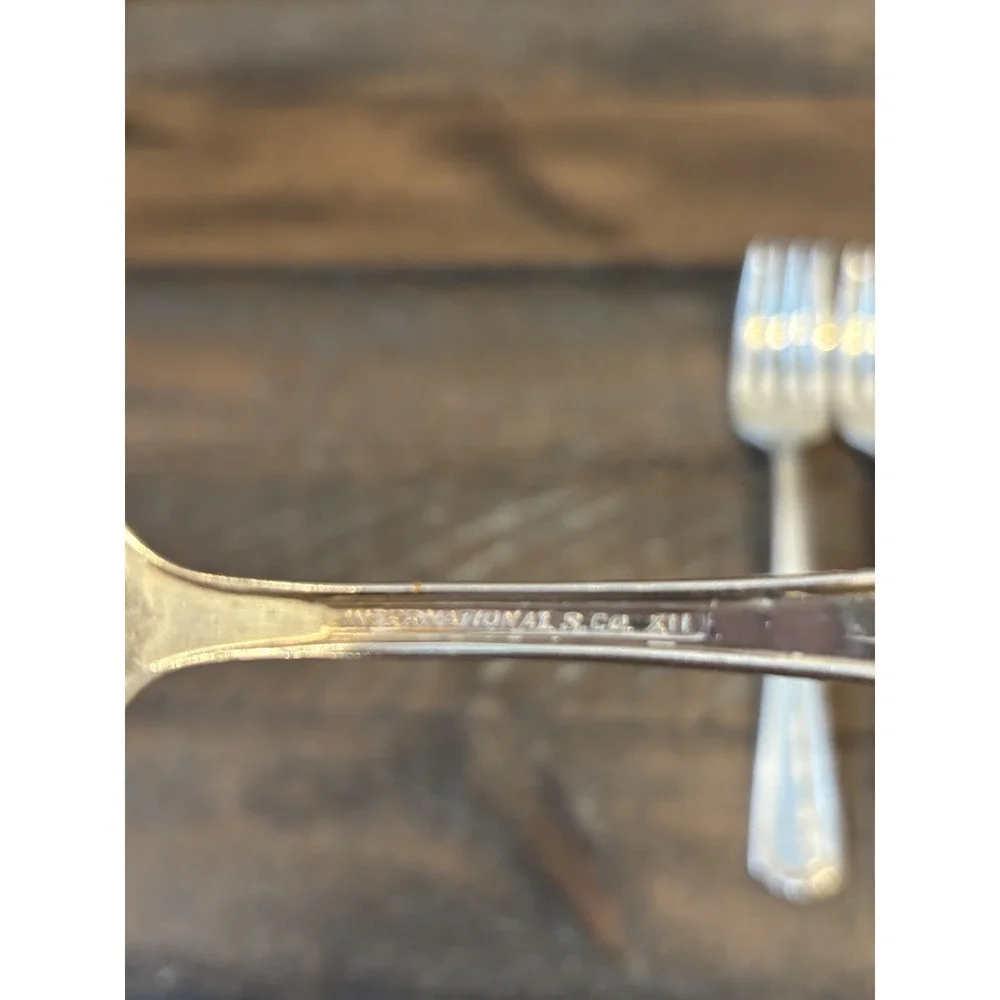International Silverplate Co. XII 8 Salad Forks & 1 Dinner‎ Fork FLATWARE